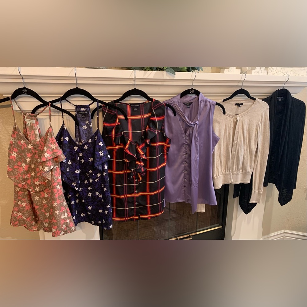 Banana Republic tops lot size Xs/M